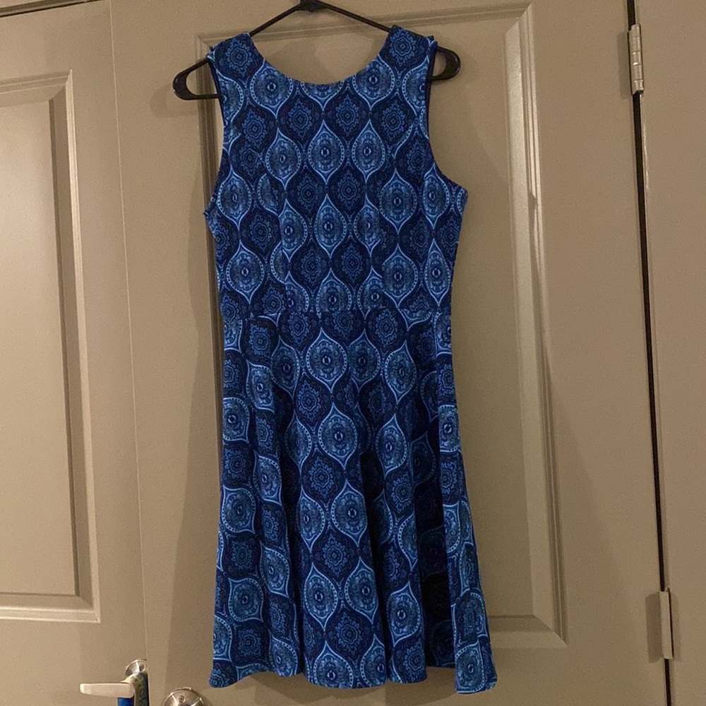 Francesca’s Blue Paisley Pattern Dress with Ruffle Back Size Large